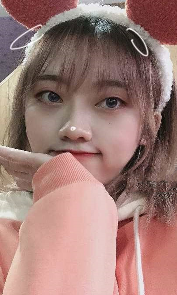 学生可爱到爆了