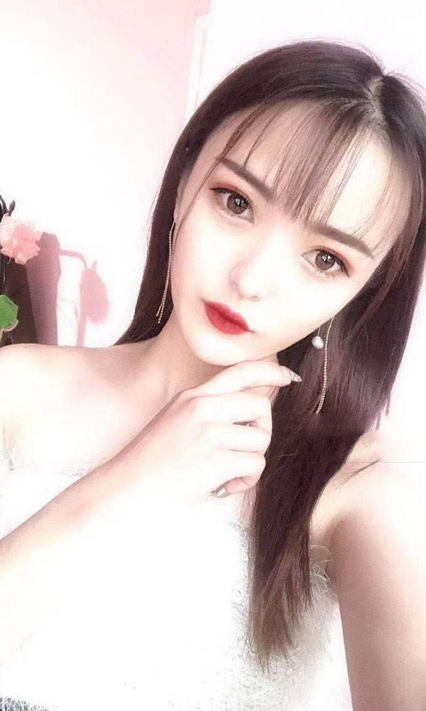 模特小女子经常熬夜