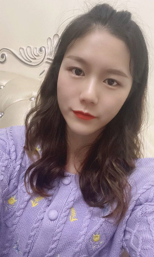 学生漫步美人鱼