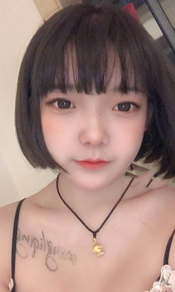 学生爱吃零食的嘟嘟