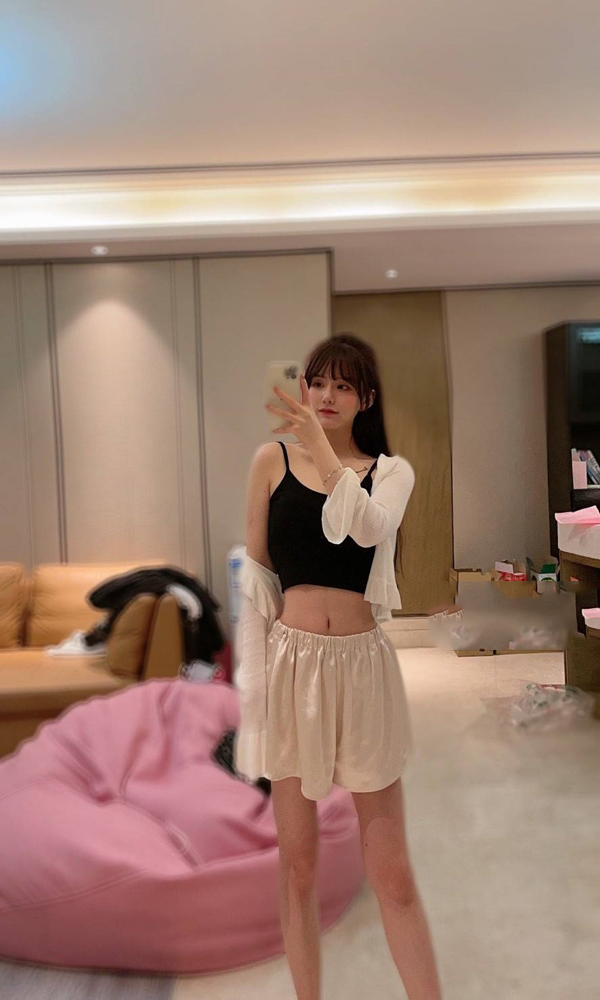 学生一只小贝壳