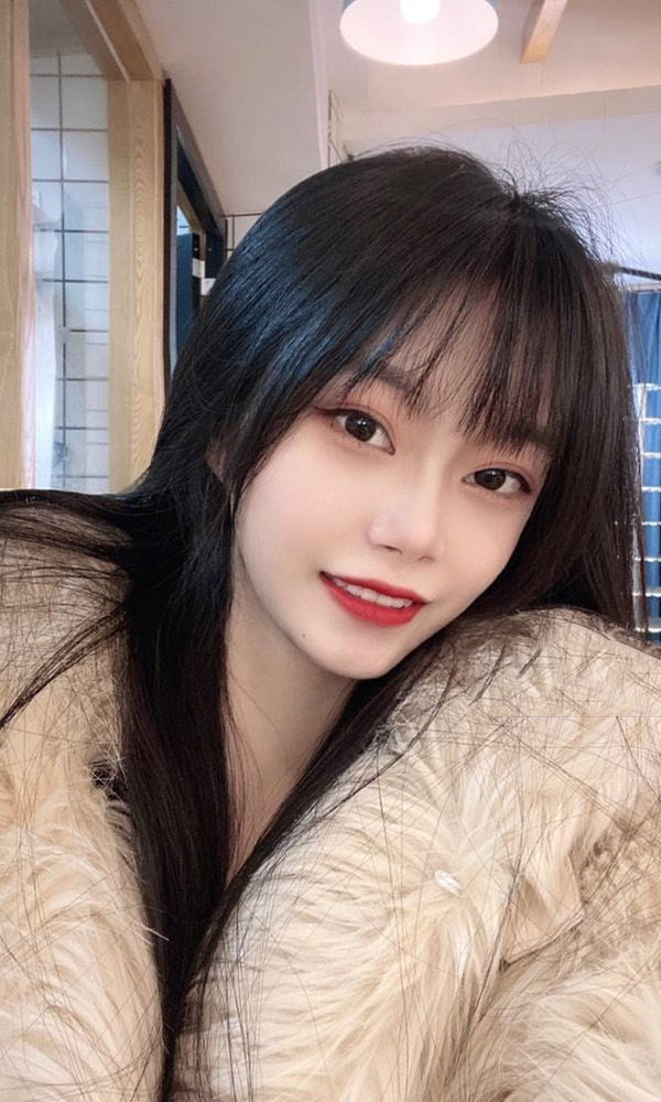 学生月光下失眠