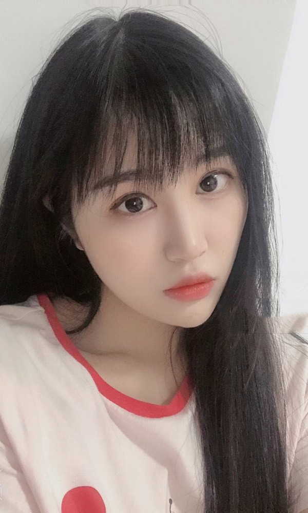 学生菠萝比草莓好吃