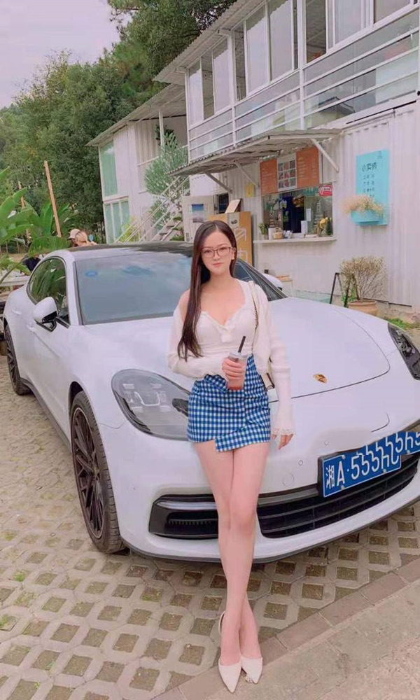 白领微微小可爱