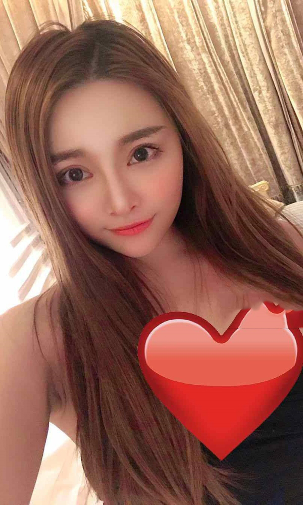 学生美美滴夏夏