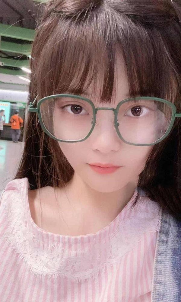 学生茜茜公主在广州