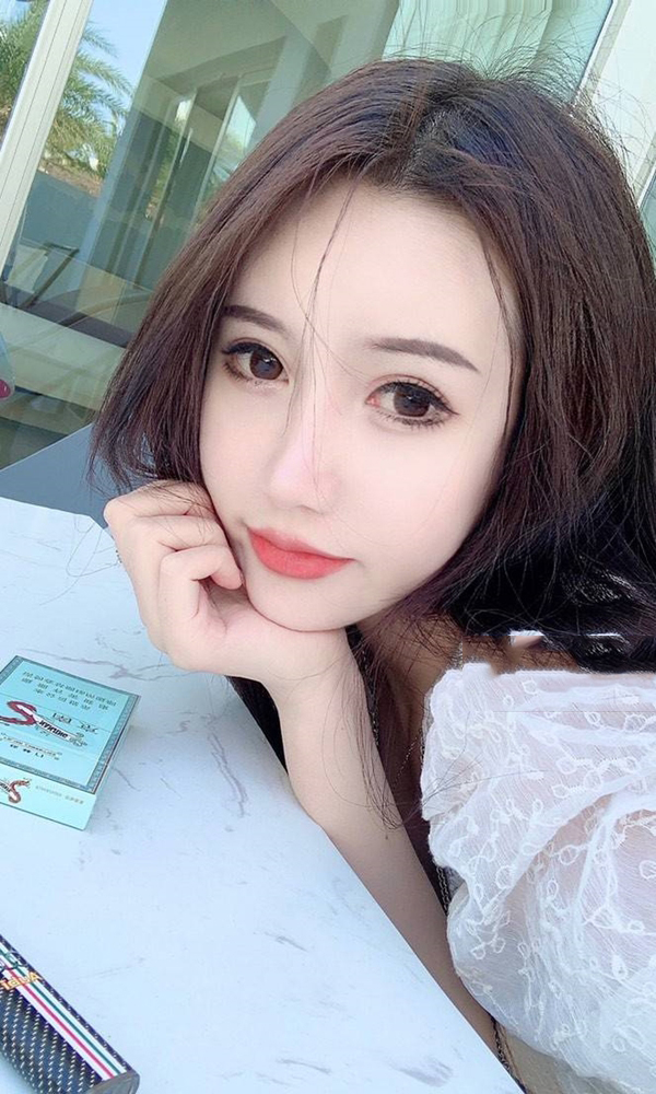 学生十二点的小女孩