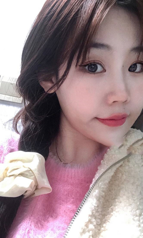 学生可甜可可爱