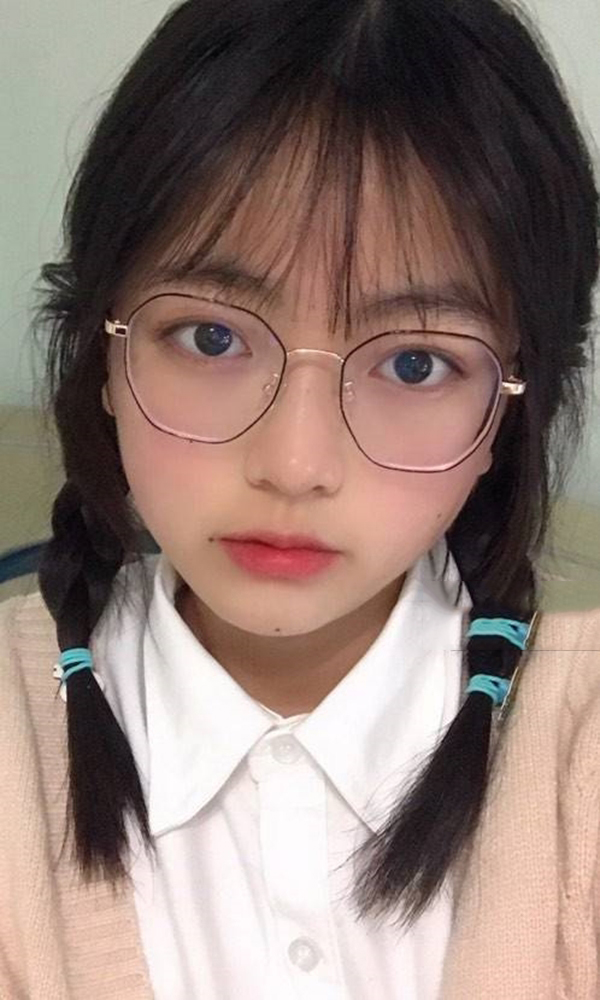 学生懦弱的月饼