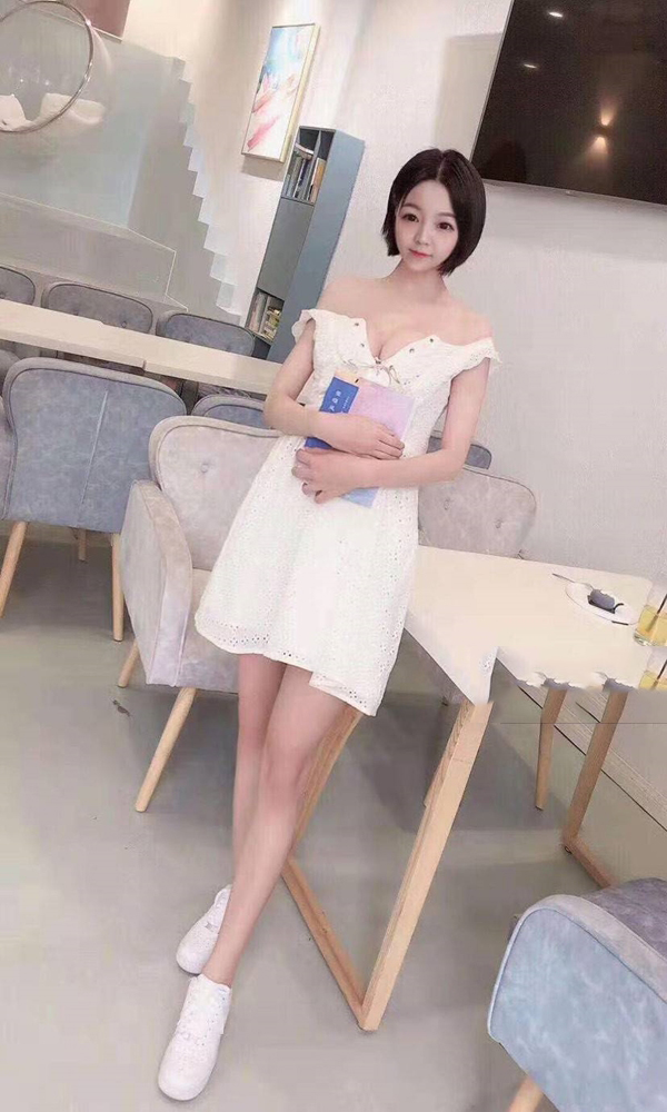 白领你家的小迷妹