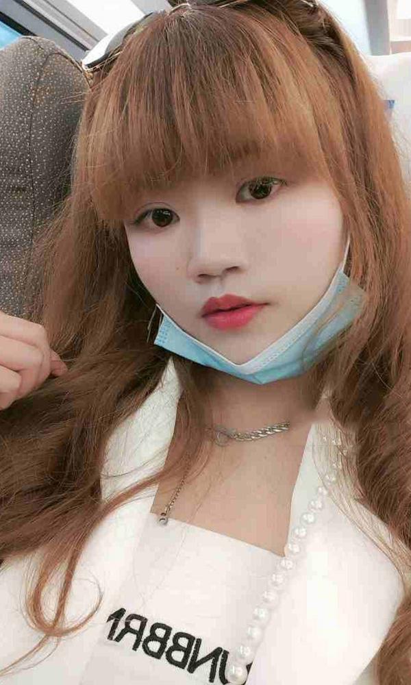 学生彩虹的微笑