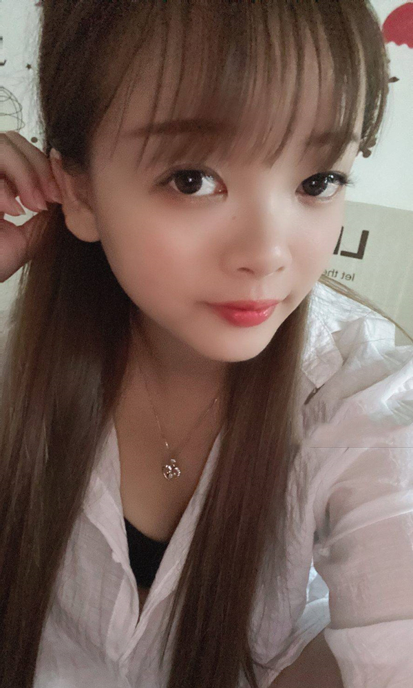 白领我是小雅吖