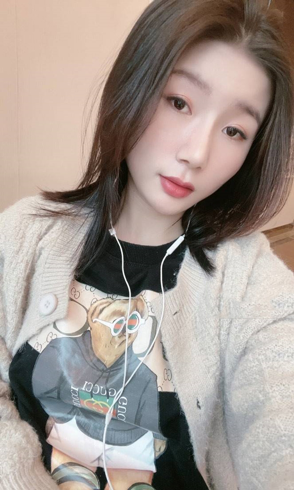 学生可爱的雯雯