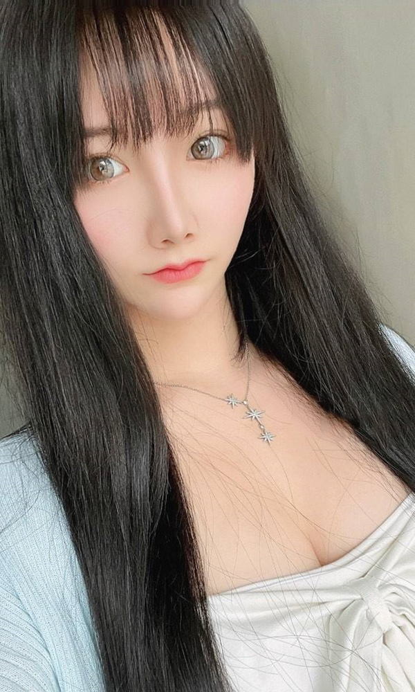 学生桃子有点甜