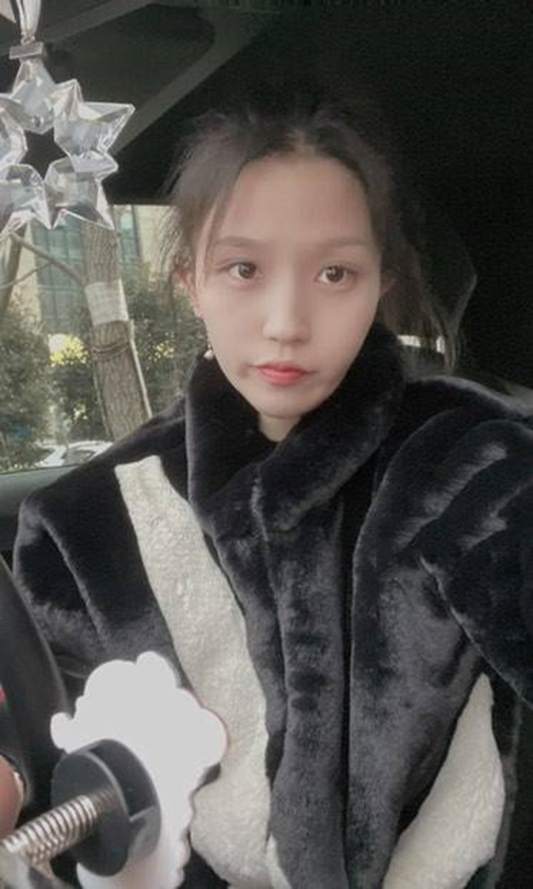 白领卖火柴的小蘑菇