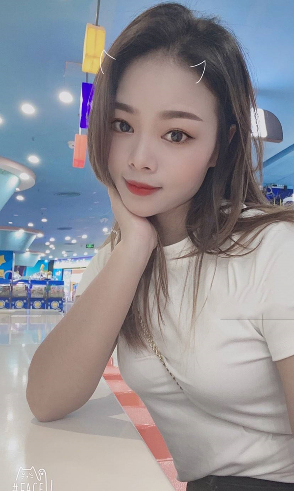 白领端庄的滑板