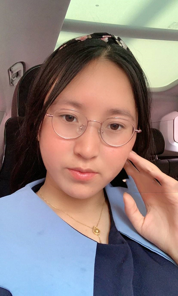 学生一个乌哩黑团团