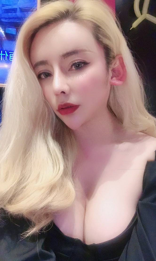 模特Ts艾迪丽娜