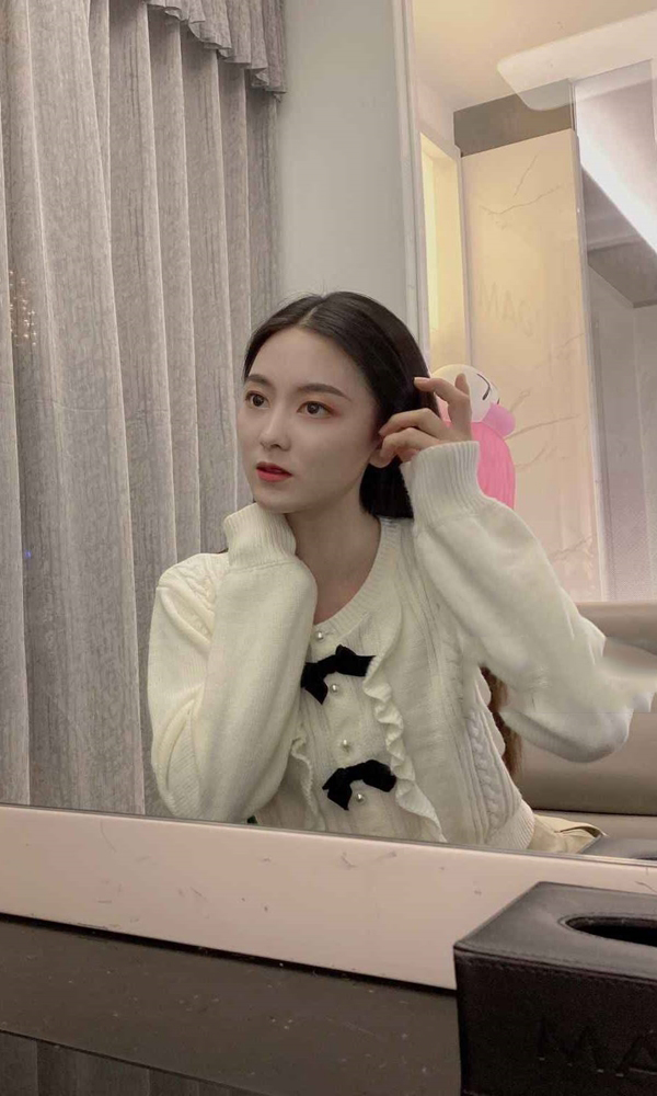 学生爱健身的夏夏