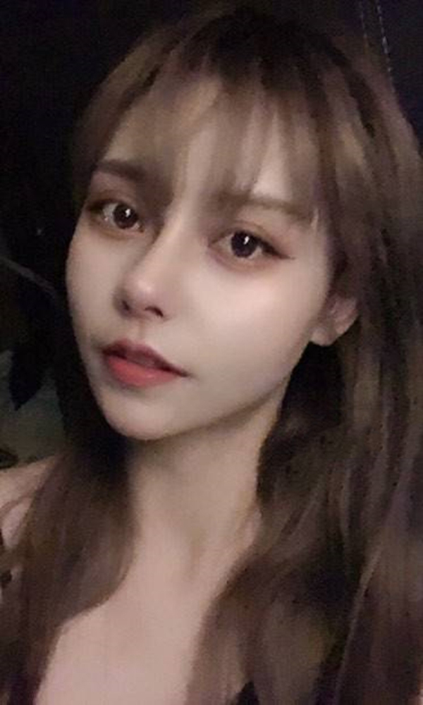 学生草莓又又飞