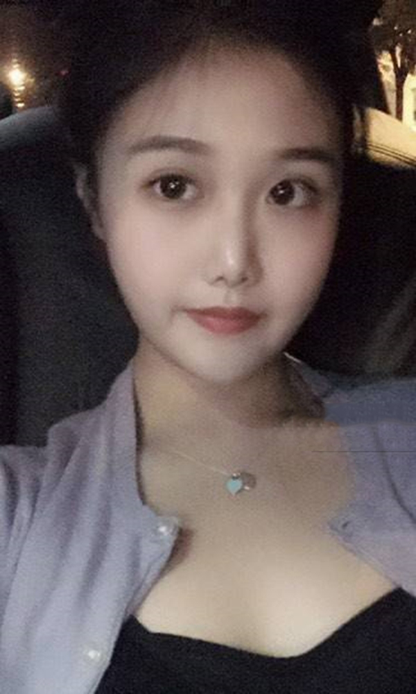 白领牛奶味的小团子