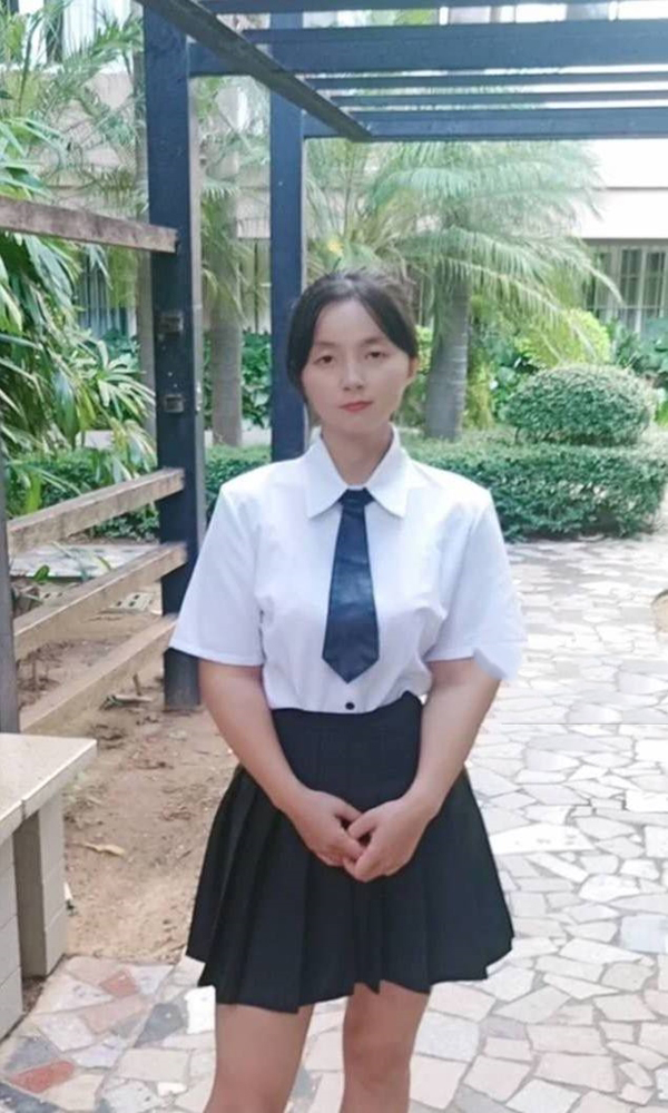 学生甜甜爱旅游