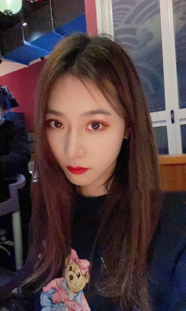 学生佳棋nana小甜甜