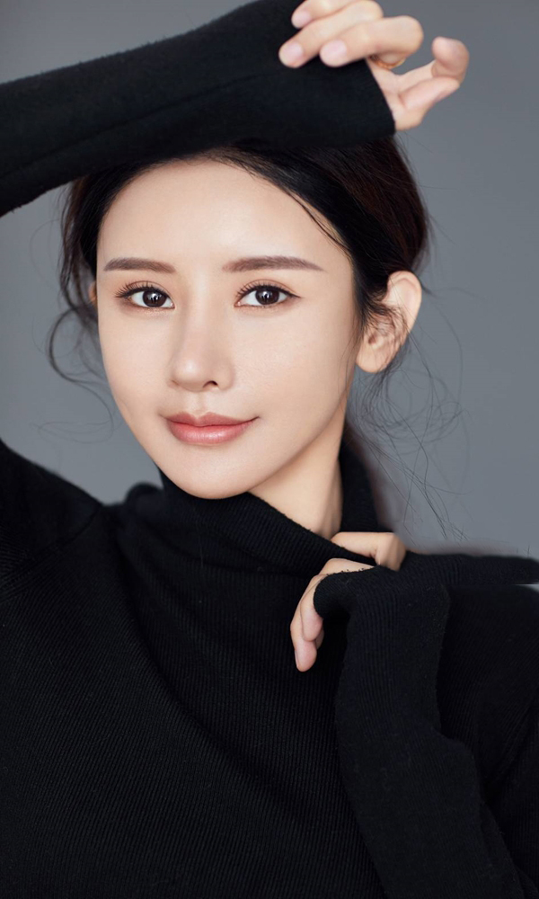 网红甜美大眼嘉敏儿