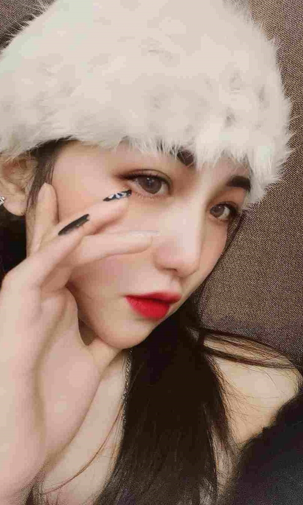 网红薇薇很爱笑