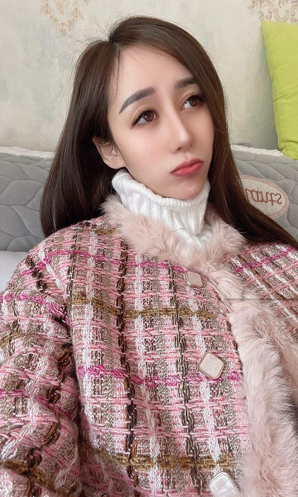 白领彼岸花开月