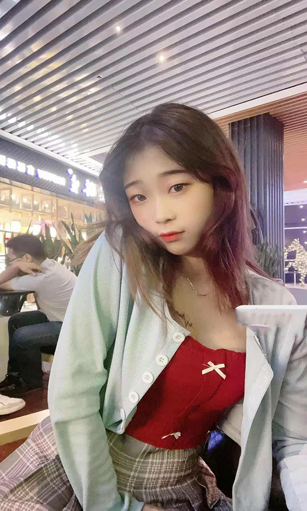 学生仙女味的小野猫