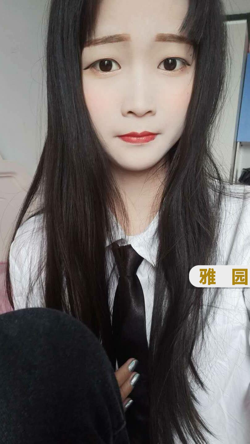 学生婷婷玉立