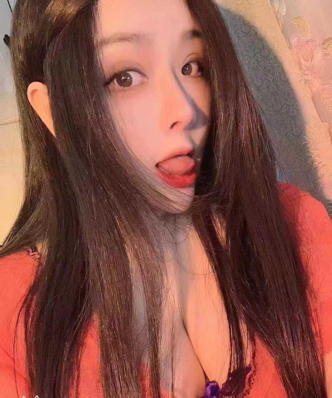 大奶妹子，丰满粉嫩