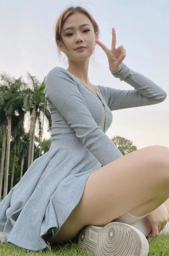 制服多多，床上很Sao