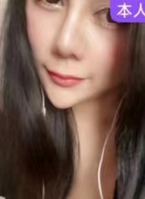 颜值不错，奶大的少妇