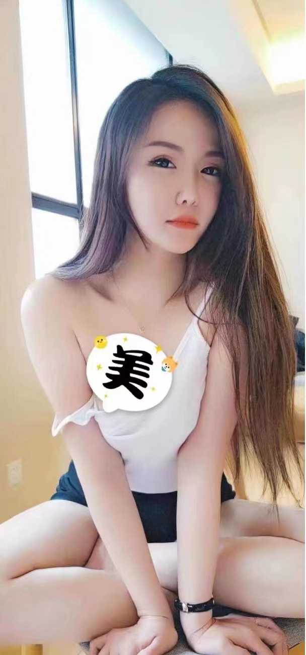 胸很大身材很好，皮肤很白