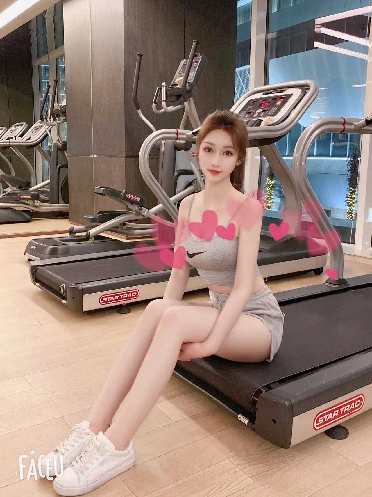 爱健身颜值超级高的妹子