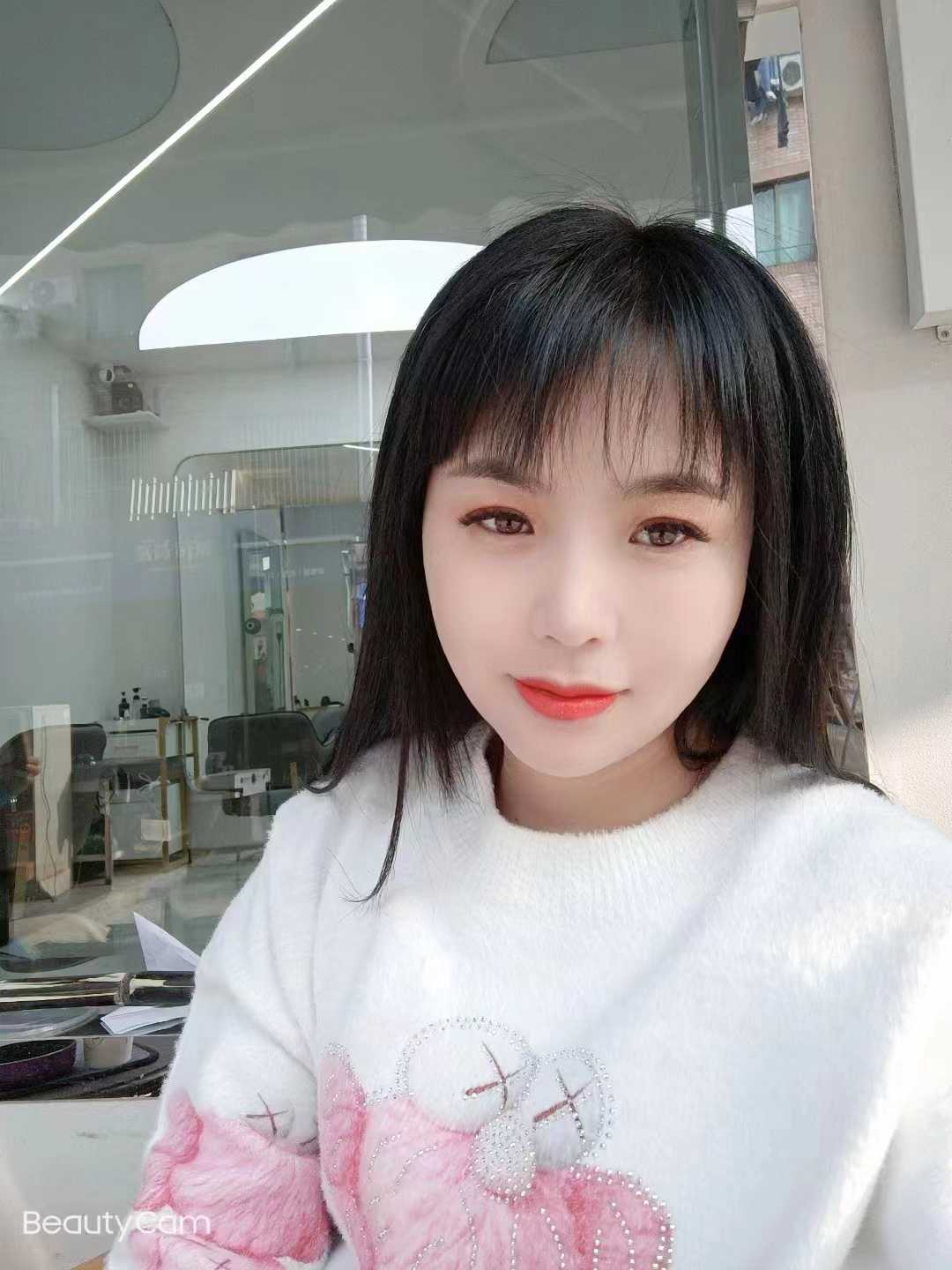 疯狂输出她，很有风Sao韵味