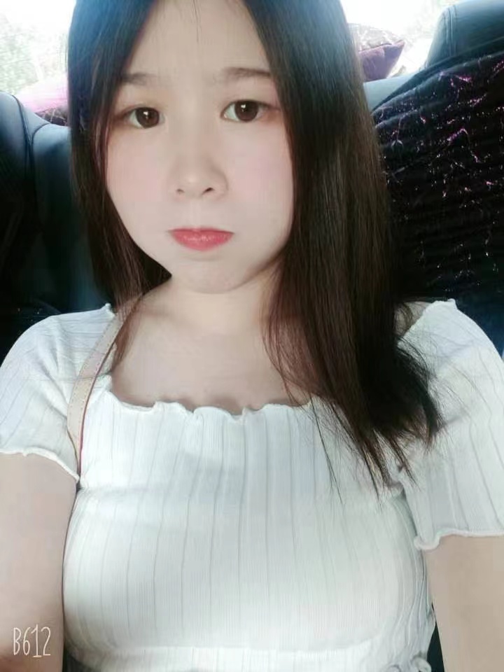 超级年轻的妹子