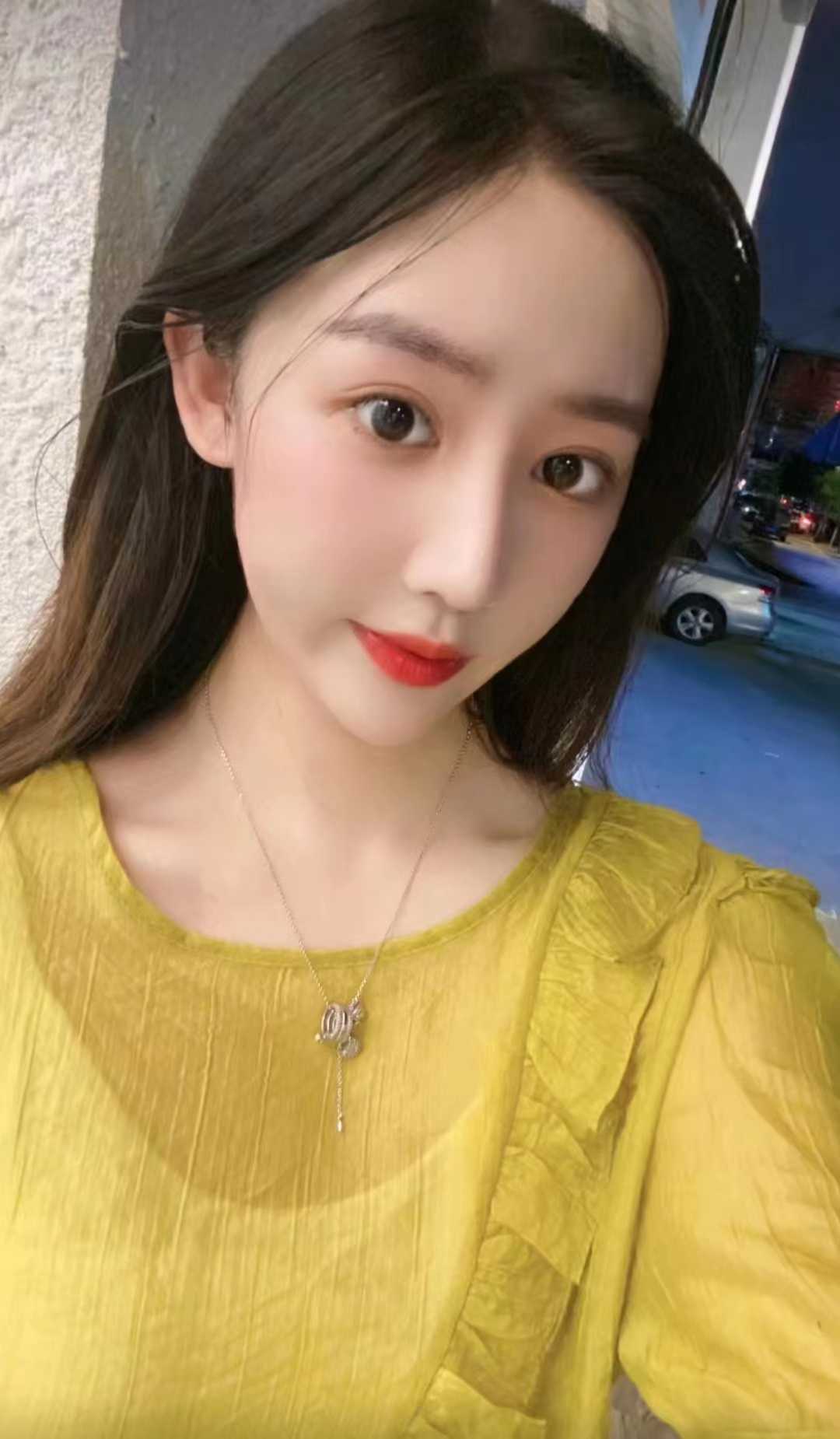 颜值很棒很纯欲的妹子