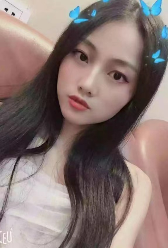 黑丝美腿玉足小美女