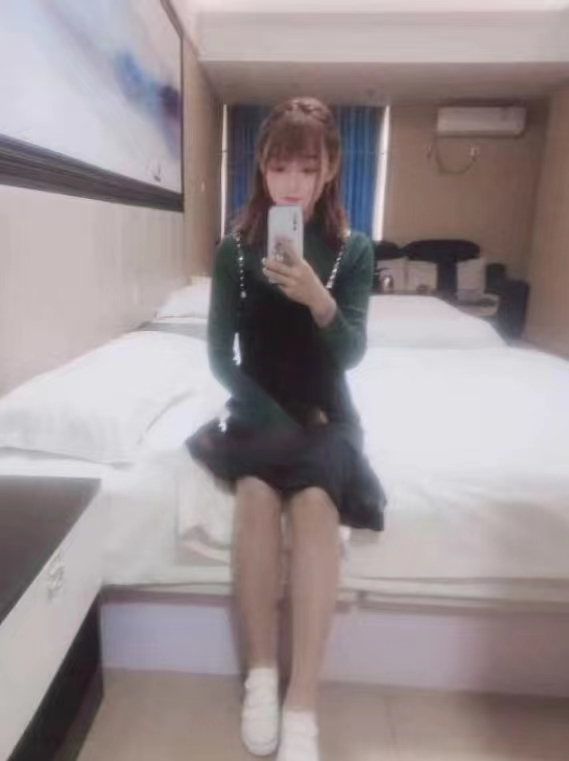 年轻妹子的美腿体验