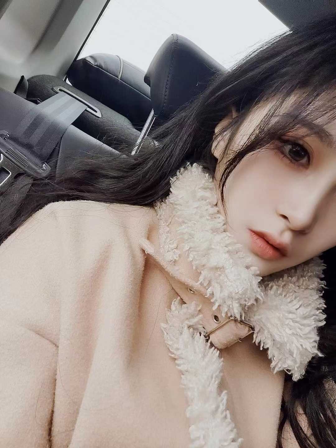 一切都很配合，可以选择各种制服丝袜