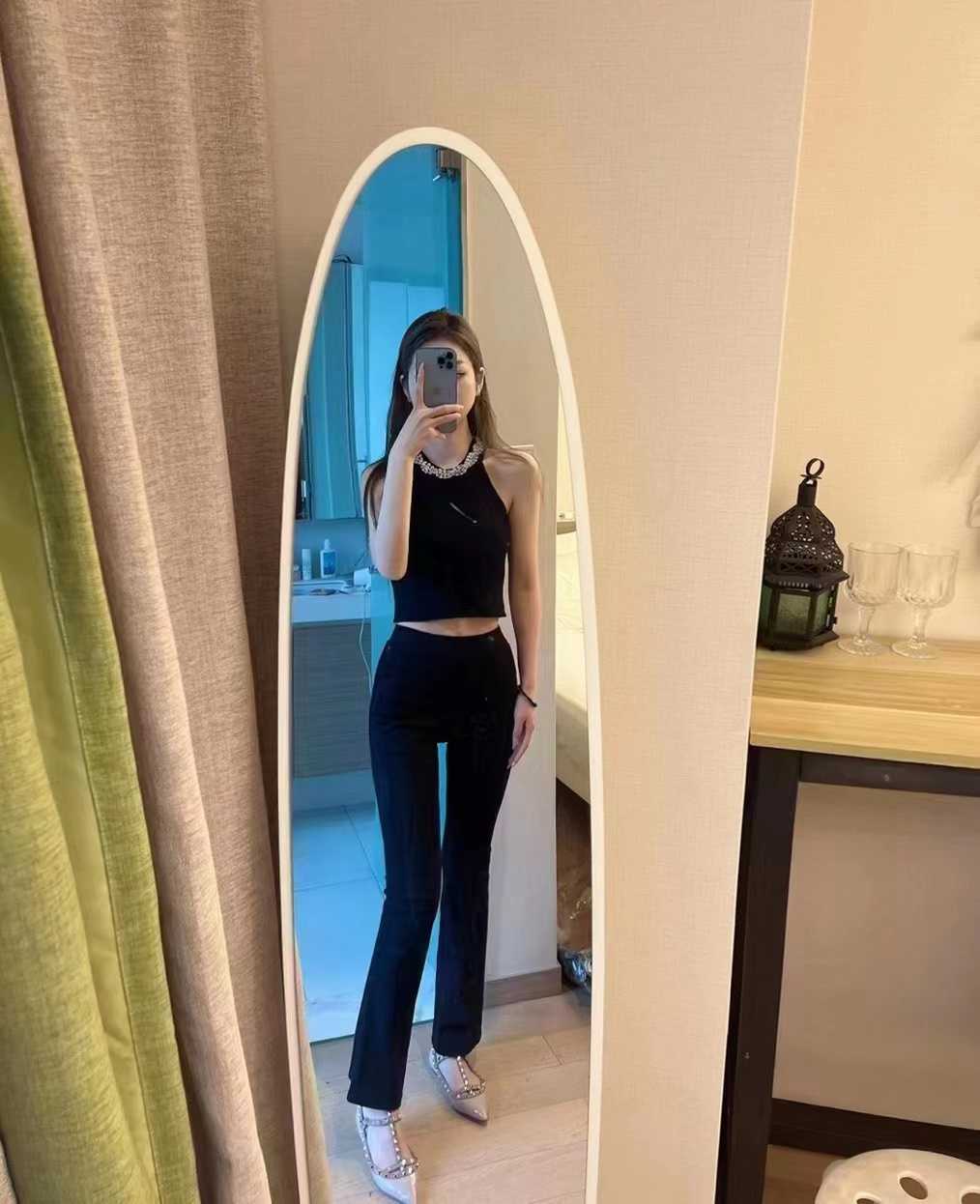 身材火辣风情万种的小女人