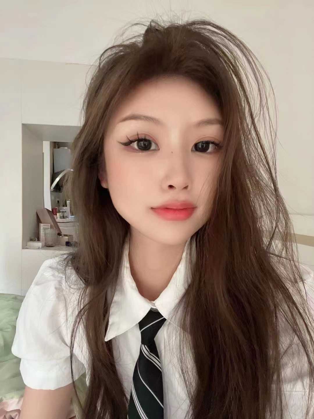 身材火辣风情万种的小女人