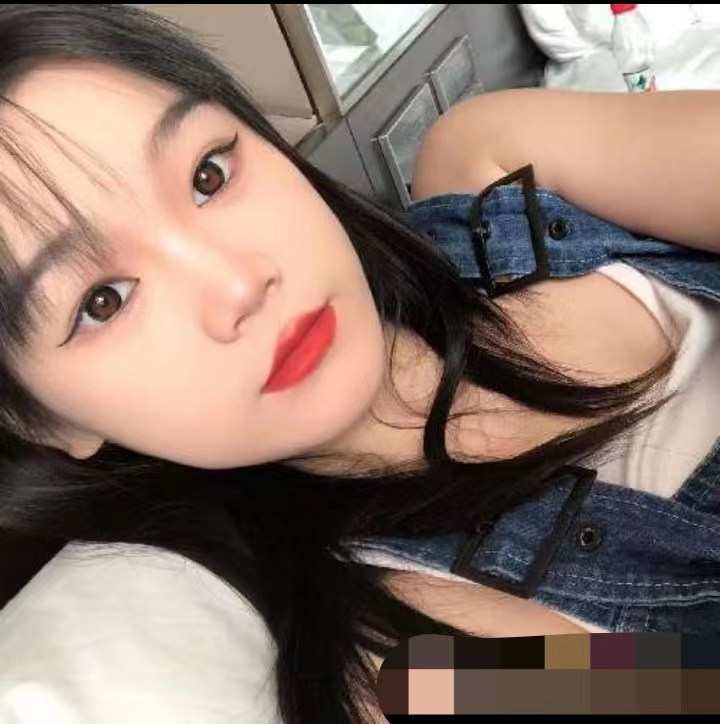 很可爱的年轻小妹