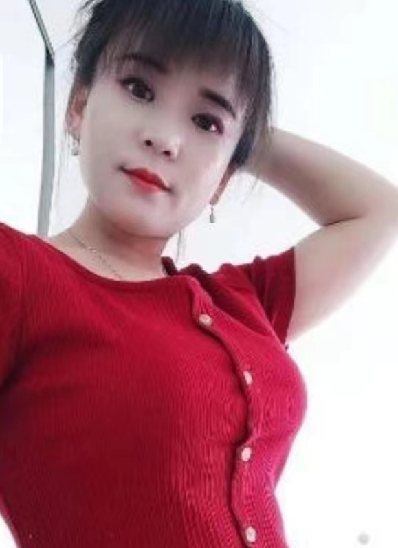 奶大的风韵少妇