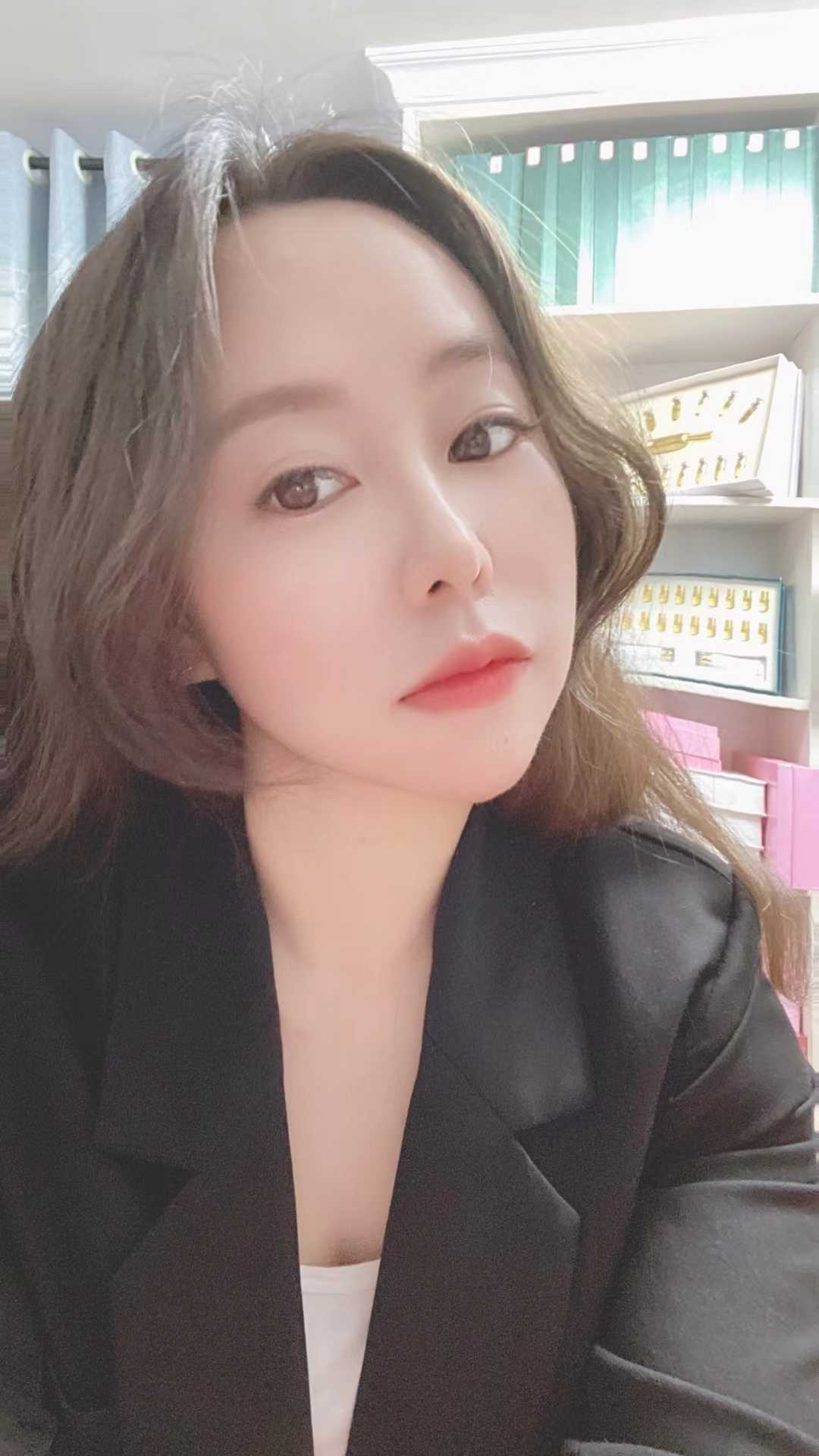 钟楼服务好，身材好的美女