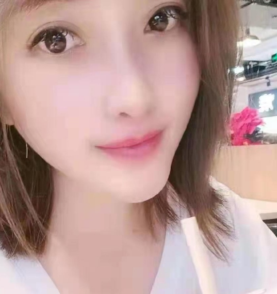 轻熟的美女， 深~hou体验