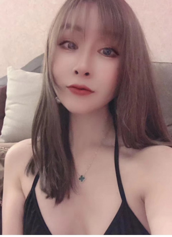 刚下海大胸嫩妹